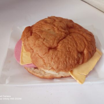 Vetkoek Polony & Cheese